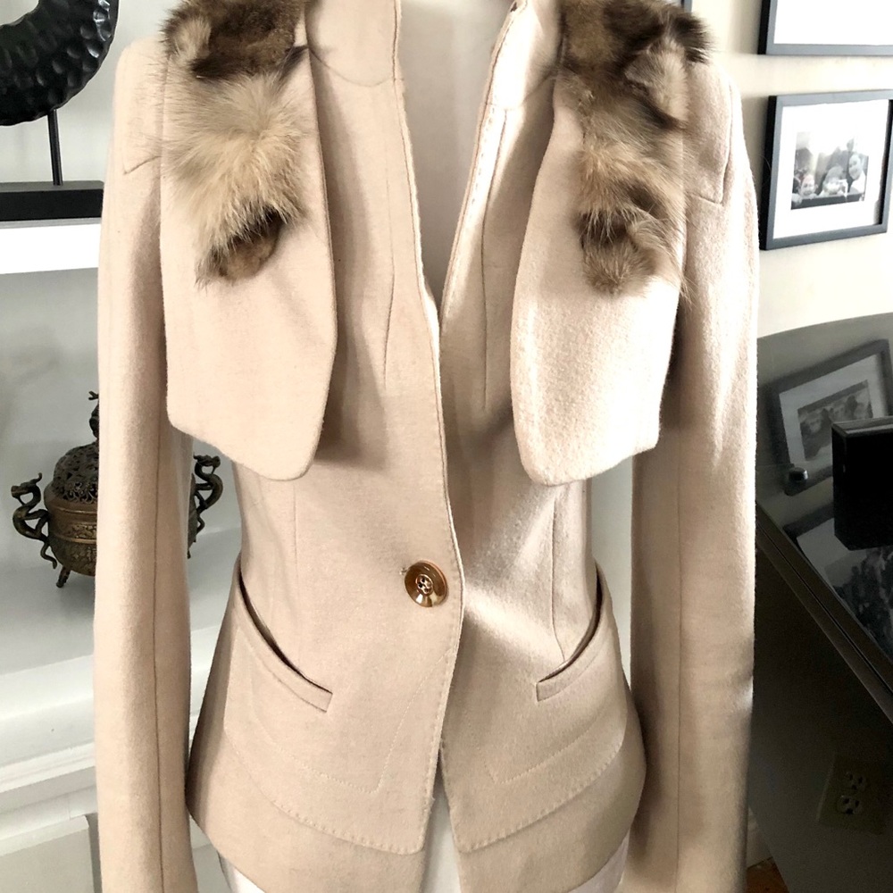 STUNNING Beige Fitted Removable Fur & Wool Blazer